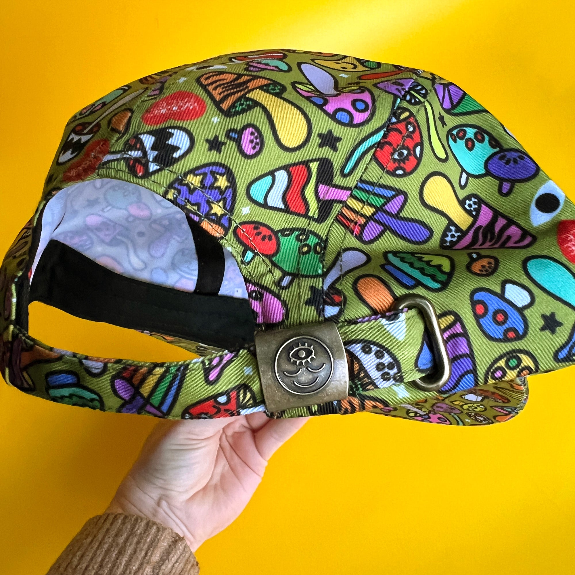 Sombrero con patrón de hongos