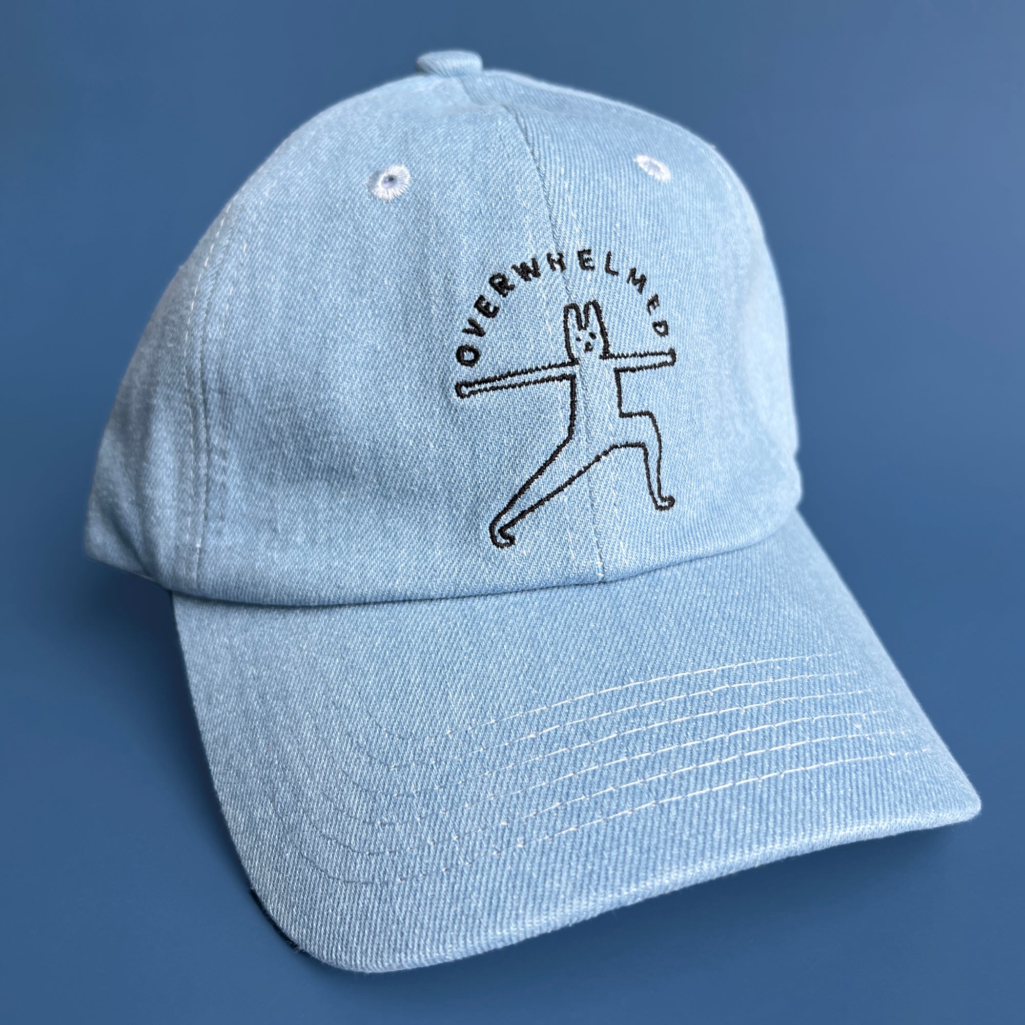 Sombrero de mezclilla abrumador