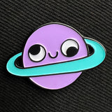 Pin esmaltado de planeta retrógrado