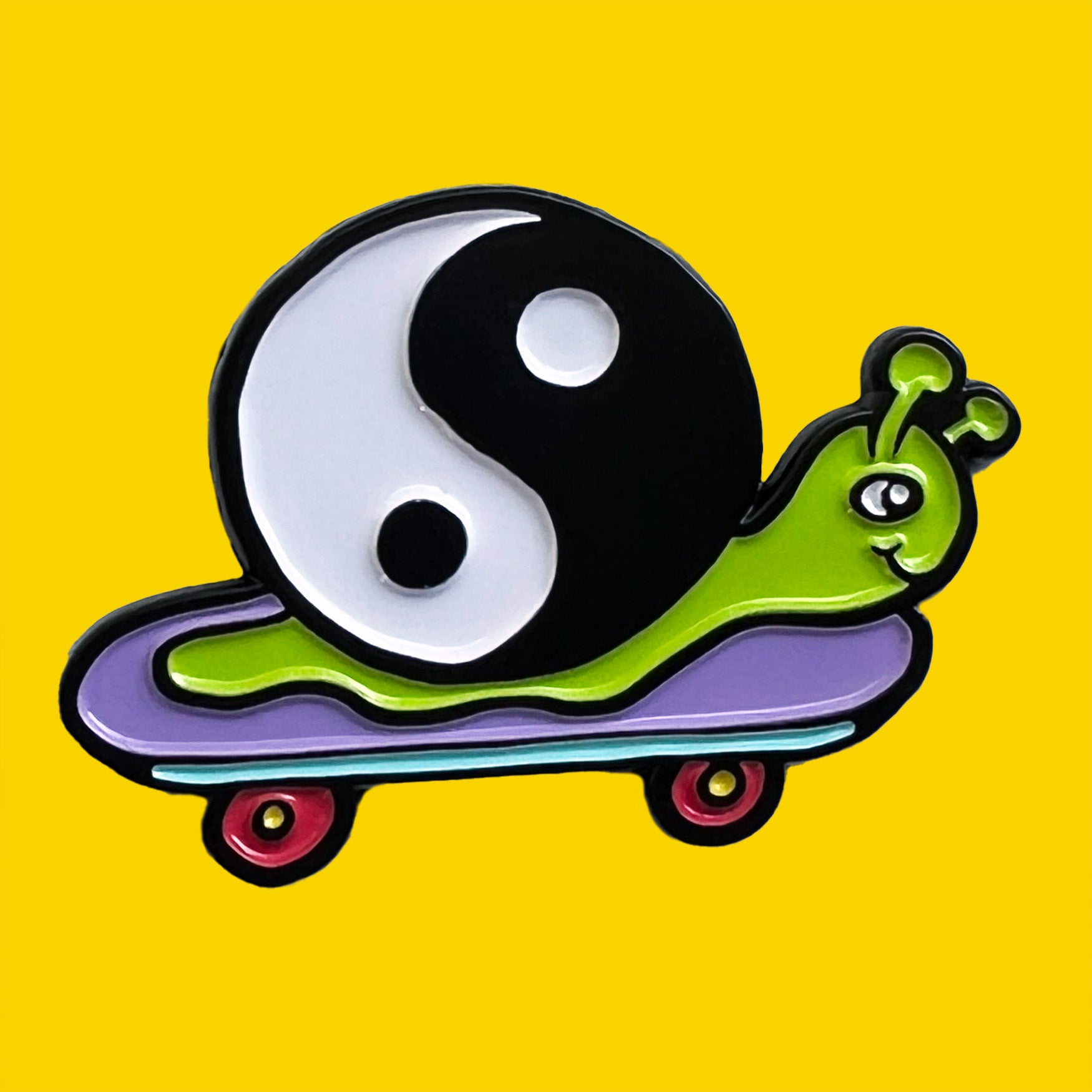 Pin Esmaltado de Patineta de Caracol