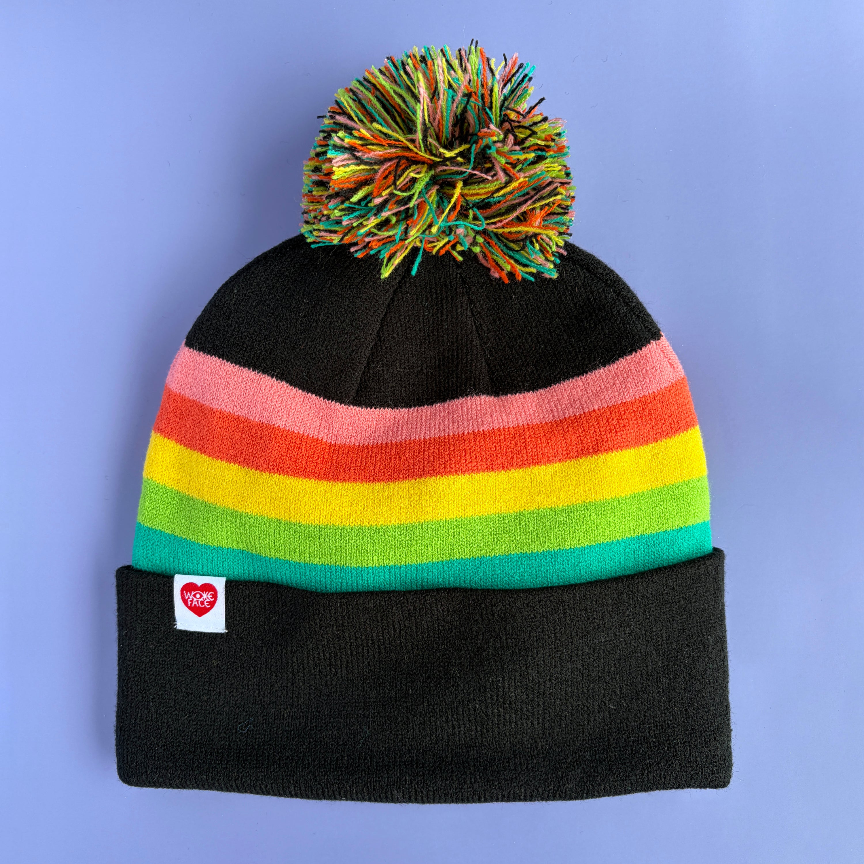 Gorro con pompón arcoíris negro